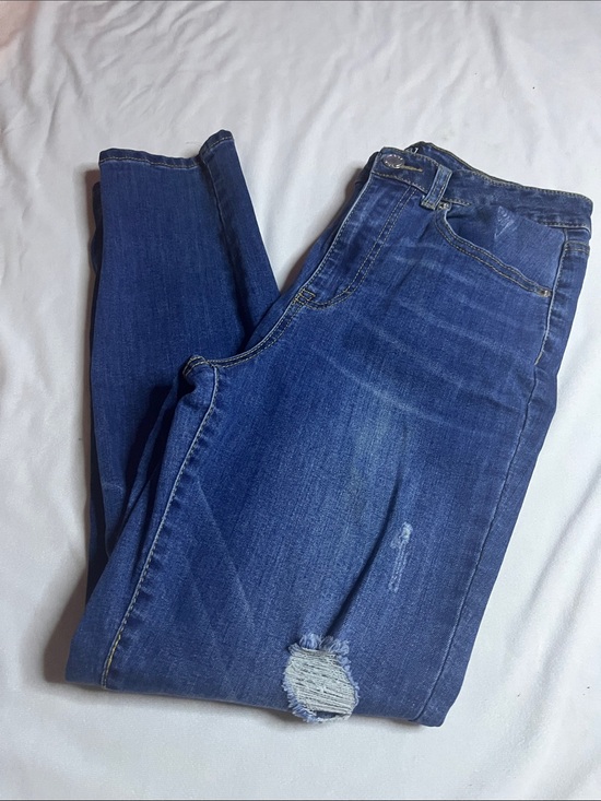 BBJ Los Angeles Denim - BBJ Los Angeles Distressed Skinny Jeans